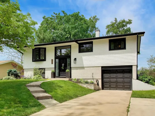 2S550 Gray Ave, Lombard, IL 60148