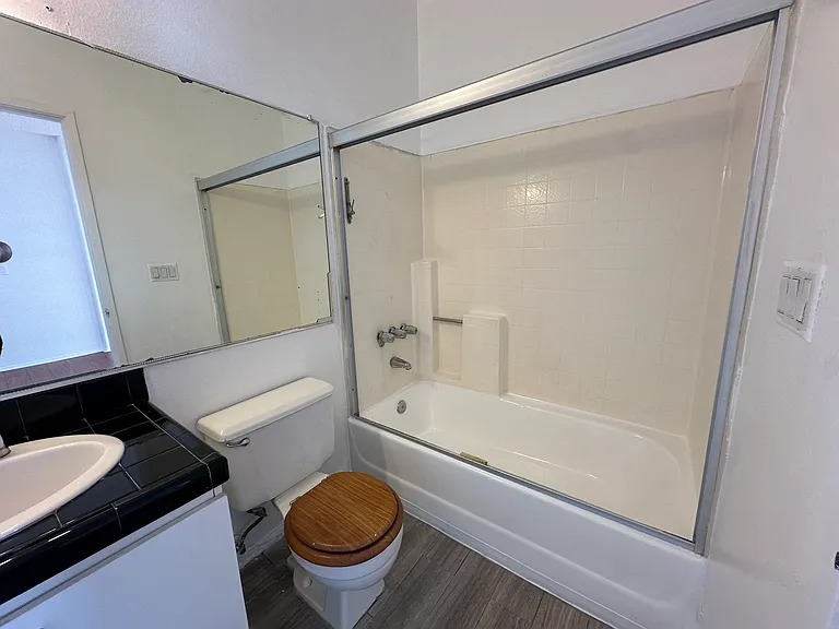 Master Bedroom Bathroom