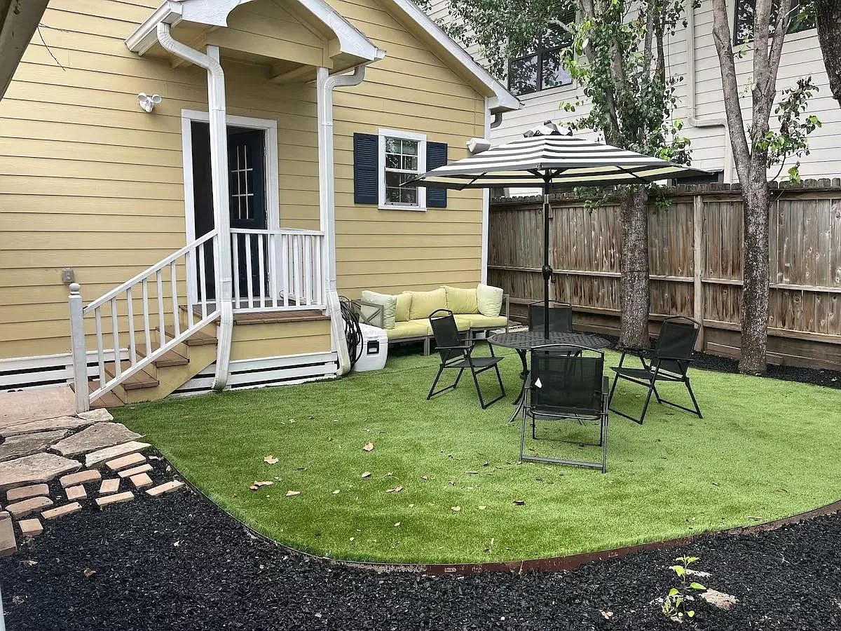 3 bed, 2.0 bath, 1208 sqft, $3,800 — Photo 4