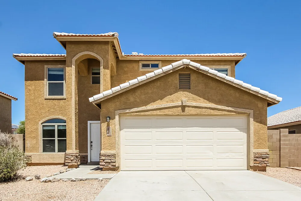 3 bed, 2.5 bath, 1879 sqft, $1,715 — Photo 1