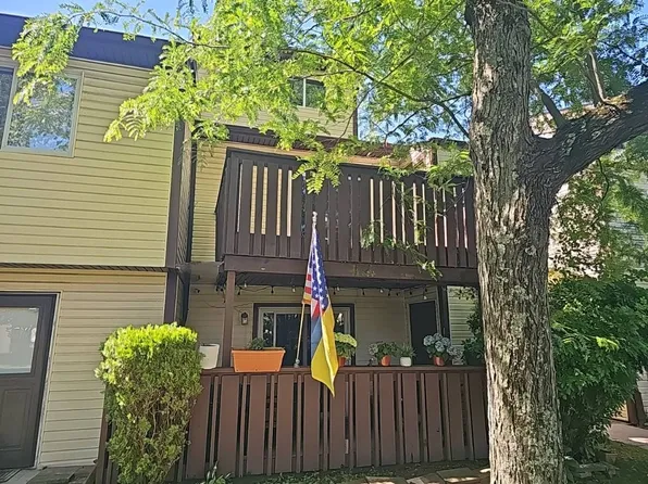 110 Timber Ridge Dr, Staten Island, NY 10306
