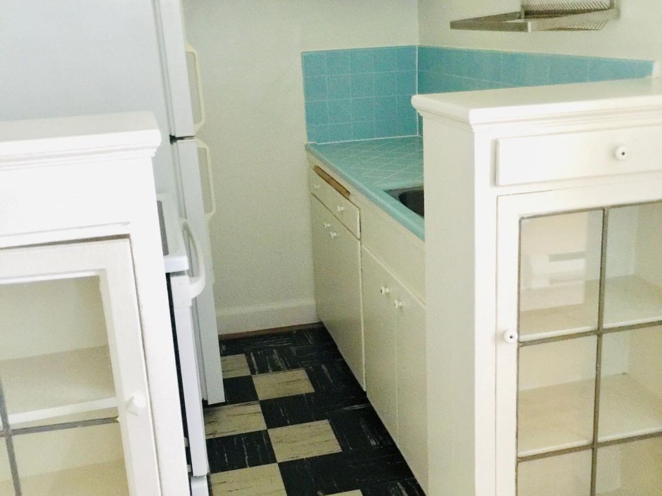 Kitchen with lots of storage and Breakfast nook
