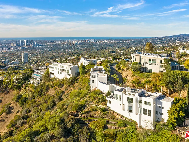 2231 Sunset Plaza Dr — Photo 37
