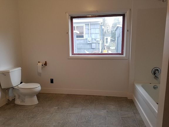 4th image of 110 W McMillan Ave