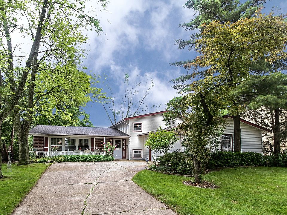 1st image of 946 Yorkshire Dr