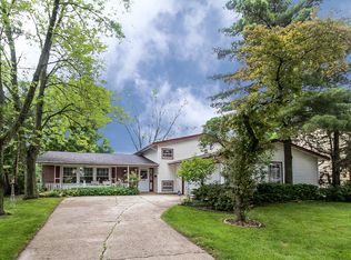 946 Yorkshire Dr, Hanover Park, IL