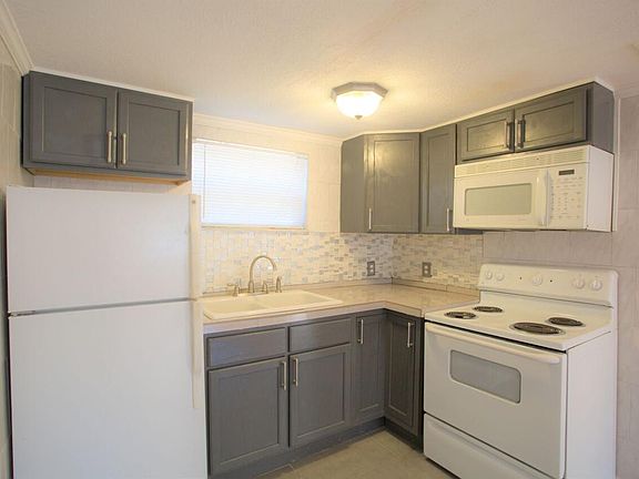 4th image of 708 E Crenshaw St #1/2