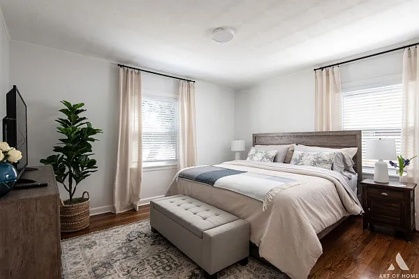 3 bed, 1.5 bath, 1400 sqft, $7,700 — Photo 2