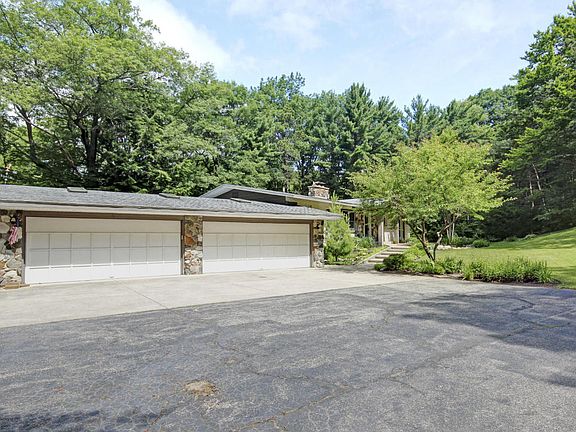 2nd image of 6842 Butternut Dr