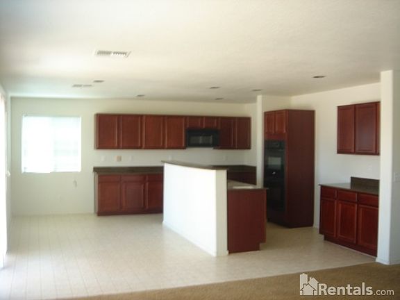 3rd image of 835 E Desert Rose Trl