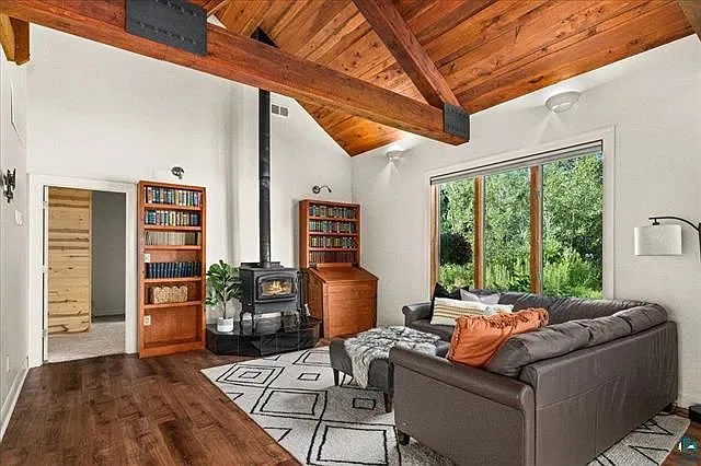 4 bed, 2247 sqft, $3,495 — Photo 3