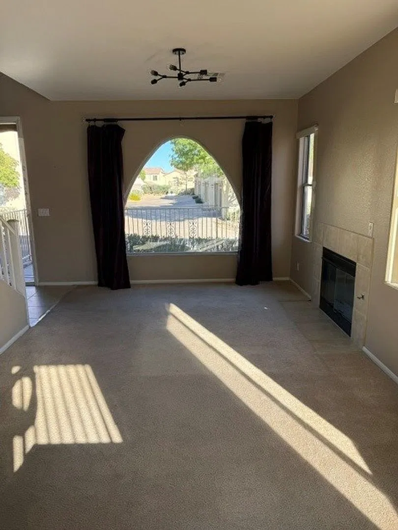 Beautiful Home in Paseos Village in Summerlin West — Photo 4