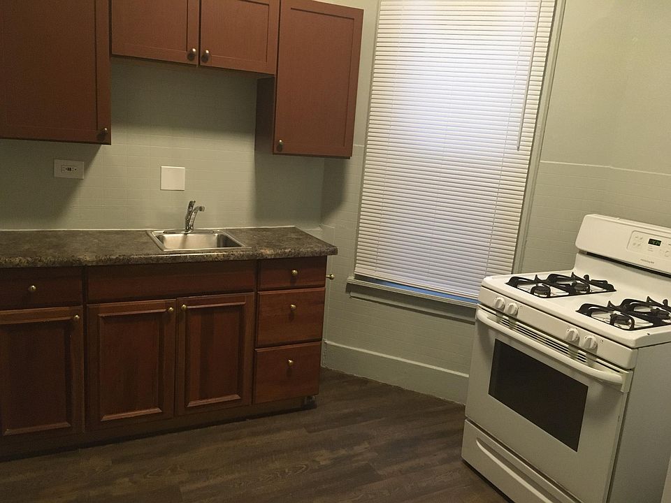 2nd image of 118 Center St APT 4