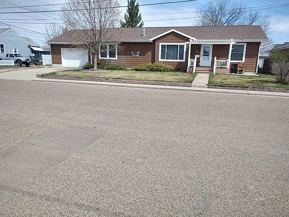 2nd image of 210 Clay St