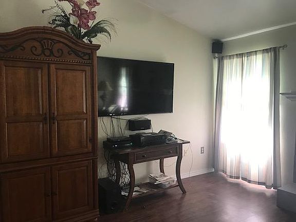 4th image of 2600 Turkey Creek Dr