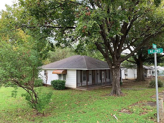 3rd image of 301 E Ada Ave