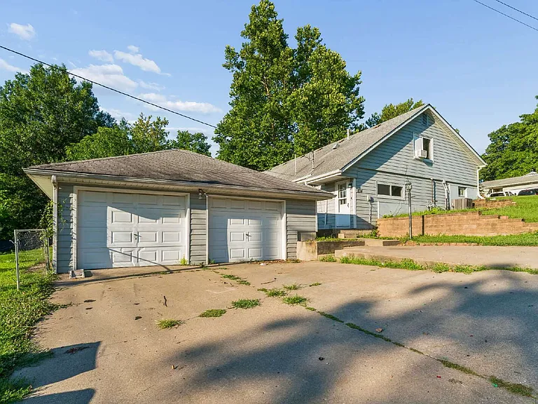 804 Pine St — Photo 2