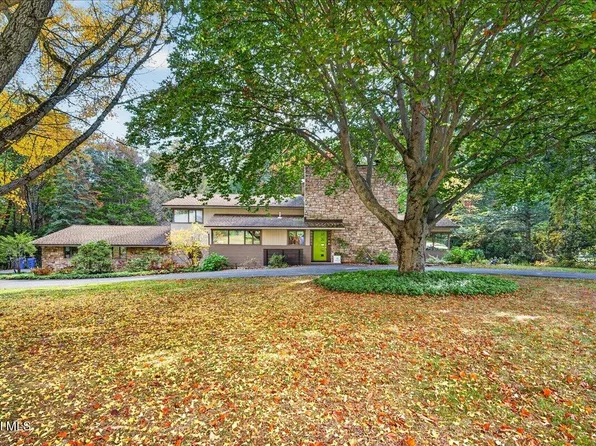 1202 Hedgewood Lane, Niskayuna, NY 12309