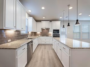 310 Rimrock Ct, Smithville, TX 78602
