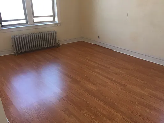 Rented by Metroline Realty | media 22
