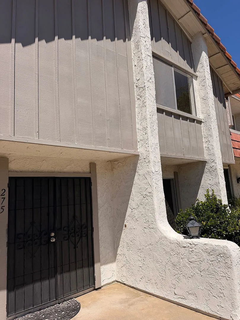 Townhome in Thousand Oaks with hillside views and easy access to hiking and trails — Photo 4