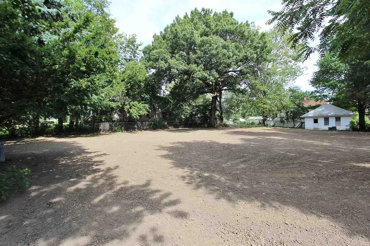 515 E Illinois Ave photo 1