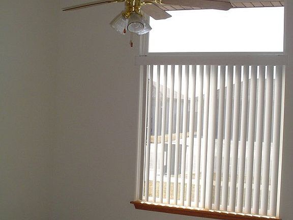 Large 2nd BR w/high ceilings