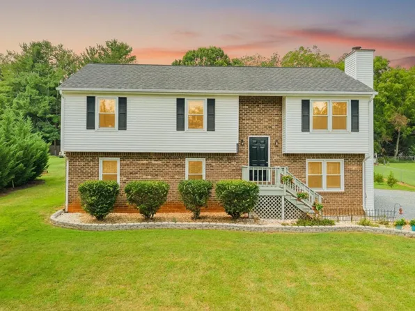 151 Churchill Dr, Lynchburg, VA 24502