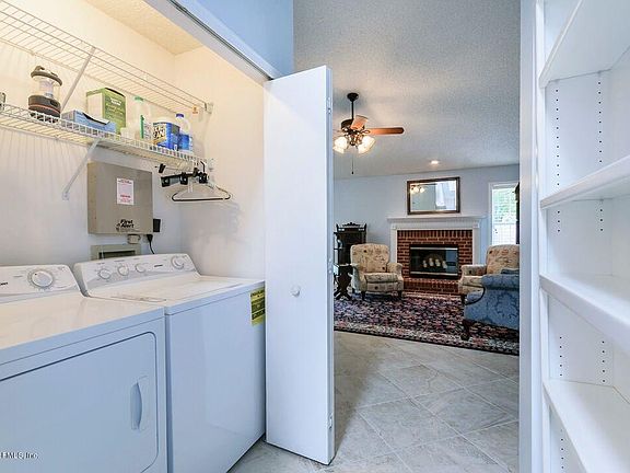 5th image of 3179 Sweetwater Oaks Dr S