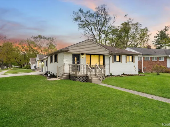19420 Woodmont St, Harper Woods, MI 48225