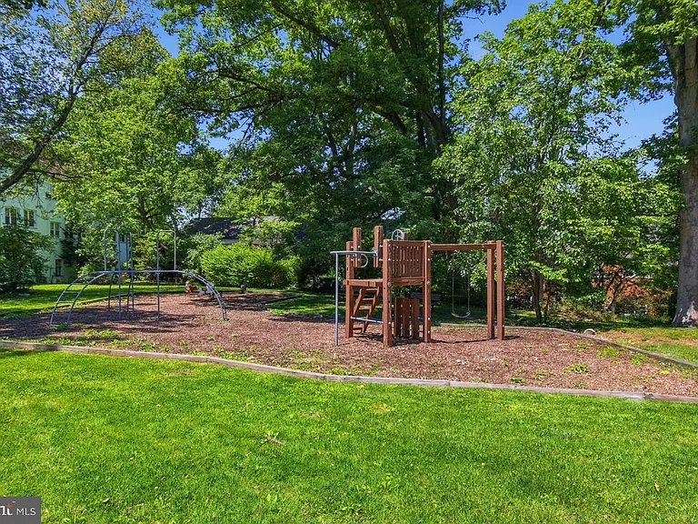 3712 Valley Dr — Photo 44