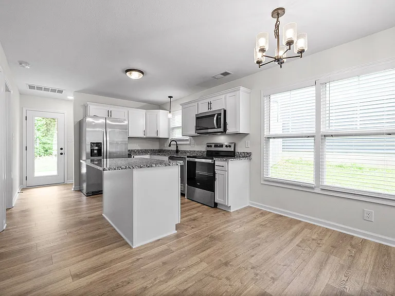 412 Hillside Dr — Photo 6