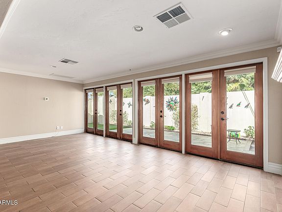 5th image of 2510 E CRITTENDEN Lane