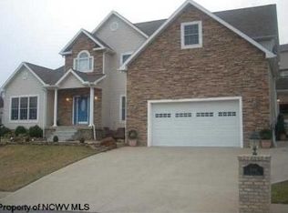 1064 Autumn Ave, Morgantown, WV 26508