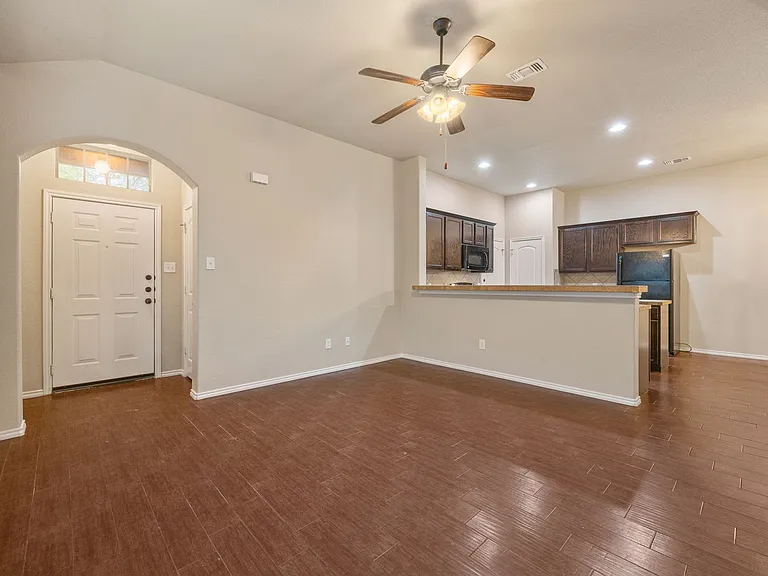 293 Rosalie Dr — Photo 6