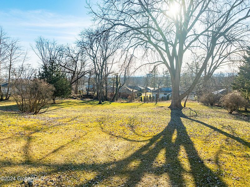 5th image of 196 Shaker Road