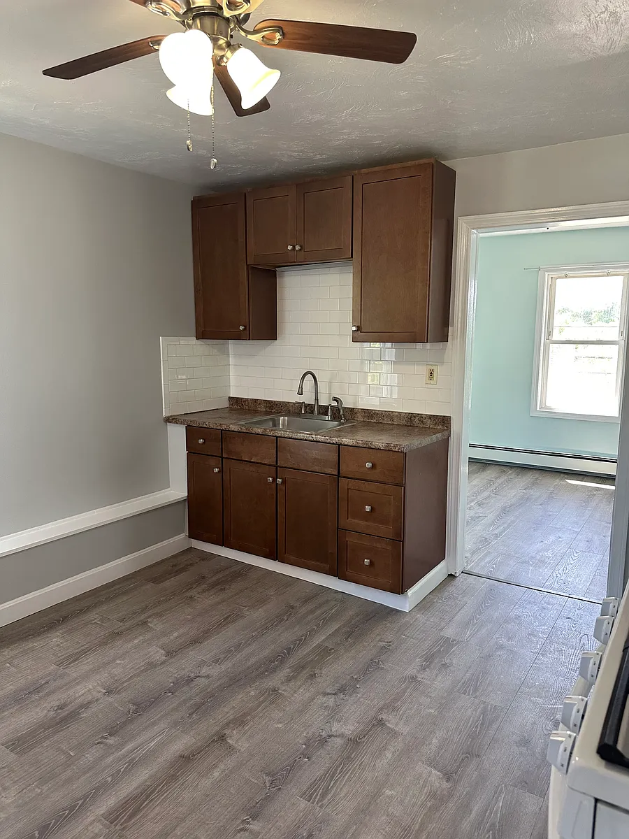 Building Photo - 38 Taunton Ave #2