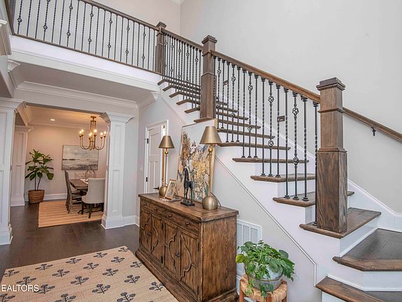 3rd image of 527 Colonial Ridge Ln