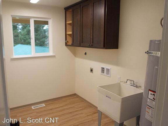 4th image of 300 Cleveland Ave SE