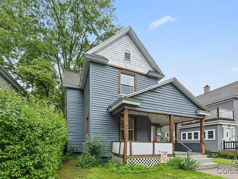 443 Barth Ave SE — Photo 2