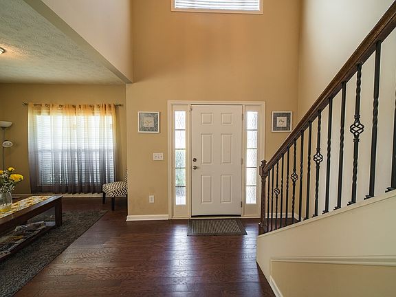 3rd image of 93 Lincolnshire Ln