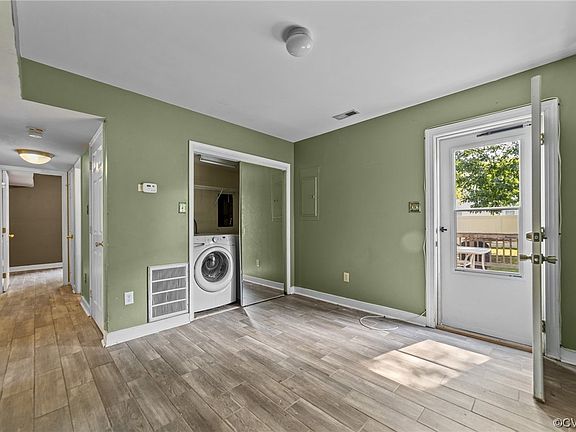 4th image of 135 Liberty Ave