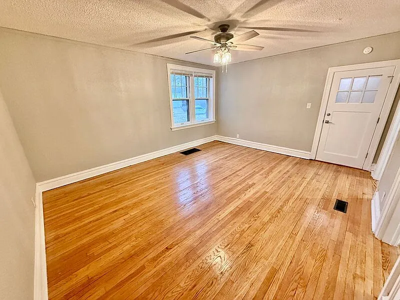 1 bed, 1.0 bath, 815 sqft, $1,175 — Photo 3