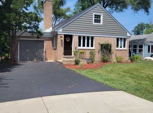 1826 E River Dr, Des Plaines, IL 60018