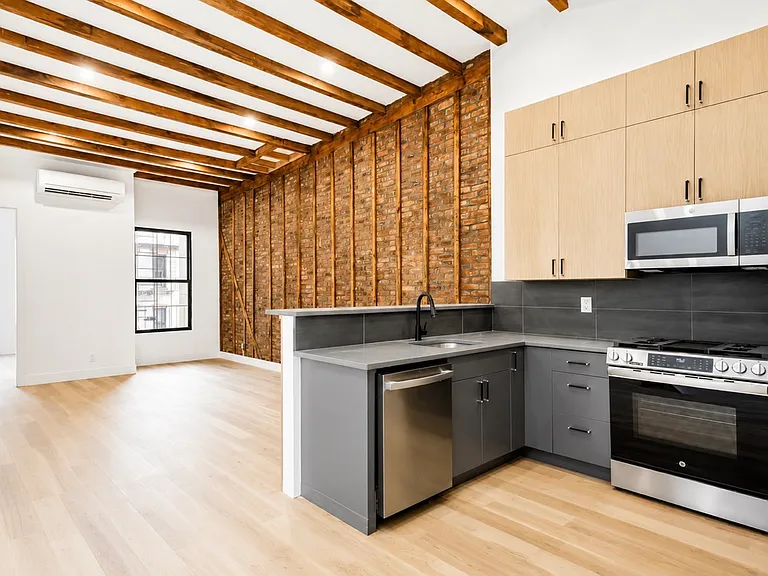 74 Sutton St #PENTHOUSE — Photo 3