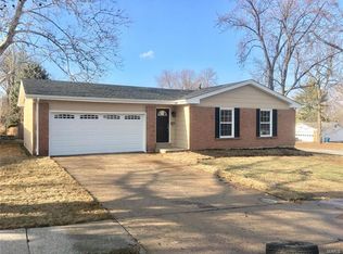 401 Longbow Trl, Saint Charles, MO 63301