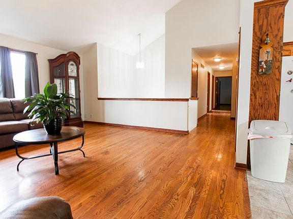 2nd image of 306 Valley St