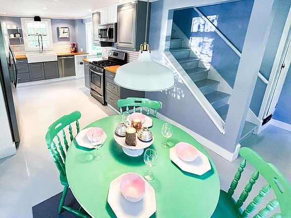 Dinning room table