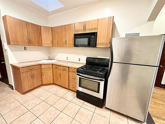 2nd image of 40 W 120th St #3B