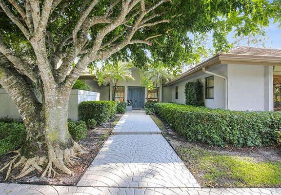Home For Sale In Seagate Country Club